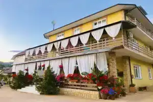 Гостевой дом «Сан-Мари», Лоо