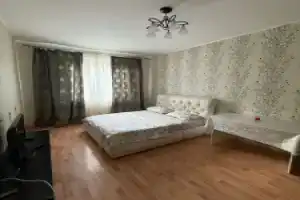 Квартира трехкомнатная в 10 мин. от аэропоpта