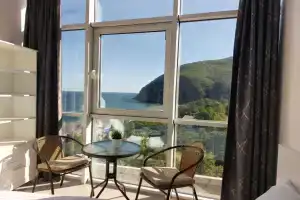 Апартаменты у Моря под Облаками, Партенит