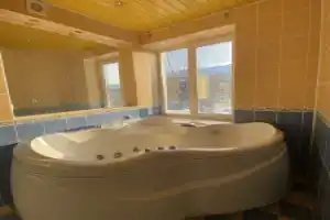 Квартира с джакузи, Углеуральский