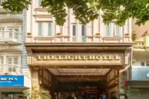 The Light Hotel, Ханой