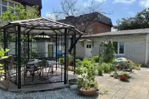 Частный Дом 003 Часть Дома под Ключ с Красивым Озелененным Двором, Геленджик
