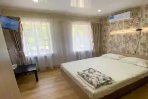 Апартаменты с отдельным входом и парковкой, Ейск
