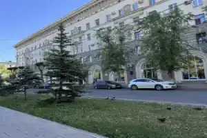 Квартира Уютная двухкомнатная в центре города в сталинке