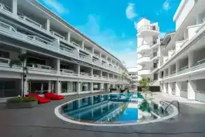 Отель Radisson RED Phuket Patong Beach, Патонг