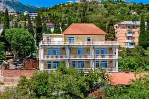 Гостевой дом «Каштановая аллея», Кореиз