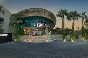 Отель «Wyndham Grand Nai Harn Beach Phuket - Sha Extra Plus», Най Харн