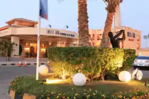 Swiss Inn Pyramids Golf Resort, 6-го октября