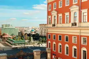 Апартаменты с балконами и видом на тверскую площадь и Мэрию Москвы, Москва