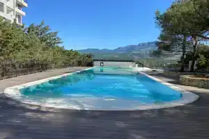 Апартаменты с бассейном, Алушта