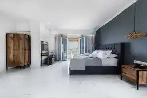 Zante Calinica Hotel, Циливи-Планос