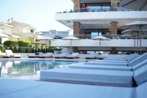 Agnes Deluxe Hotel, Пефкохори