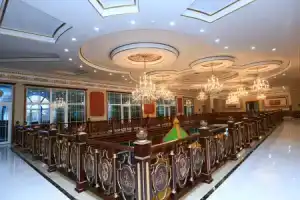 Spring Hotel, Новханы