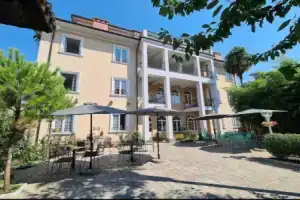 Hotel «Votra», Шкодер