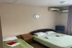 Квартира Уютная Студия на Берегу Моря, Лоо