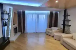 Квартира четырехкомнатная возле парка Сады Мечты, Красноярск