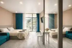 Апартаменты LS-Family Comfort с видом на горы и город с 4 этажа, Алушта