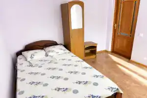 Частный Дом 463 2й Этаж в Центре с Балконом и Двором