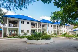 Отель «Sunny Palms Beach Bungalows», Уроа