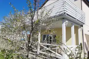 Частный дом на берегу моря с бассейном, Приморье