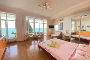 Апартаменты на берегу, Ялта
