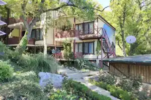 Отель «Зелёный мыс», Алупка