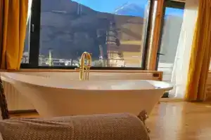 Шале Mood villa kazbegi with tube, Казбеги