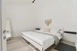 S Yablonyami Guest House, Москва