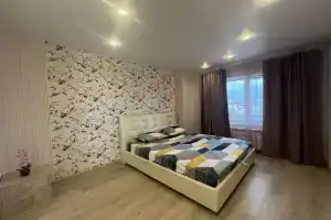 Квартира трехкомнатная на Притомском проспекте 3А, Кемерово