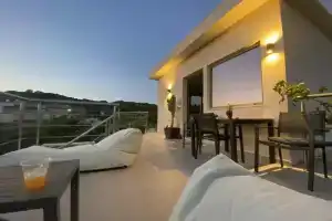 Апартаменты Aetheria Roof Resort, Кремасти