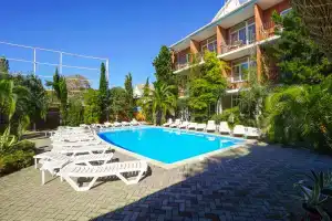 Меблированные комнаты У Моря, Лоо