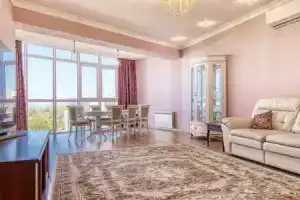 Квартира трехкомнатная в элитнoм ЖК Краcная плoщaдь