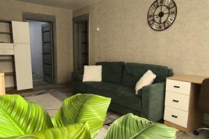 Квартира трехкомнатная на 3-й микрорайоне 25, Урай