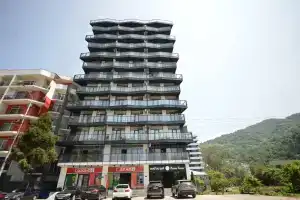 Апарт-отель Thom Tower, Гонио