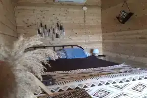 Частный дом шерифа в горах на краю леса