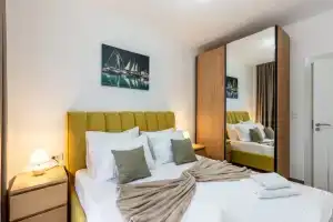 Апартаменты Warm-coloured stylish, Будва