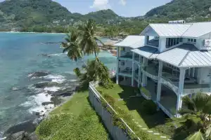 Вилла VallonEnd Beach Front, Бель-Омбре