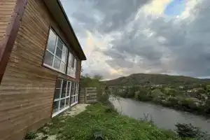 Частный дом с баней бассейном и мангалом на берегу реки, Каменномостский