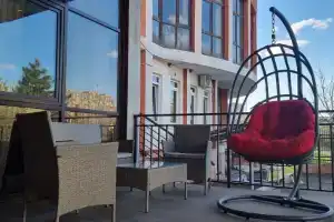 Квартира лофт с террасой на набережной в центре