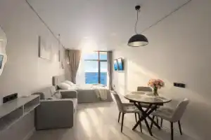 Апартаменты LS-Lux-Sunshine с видом на море с 15 этажа, Алушта