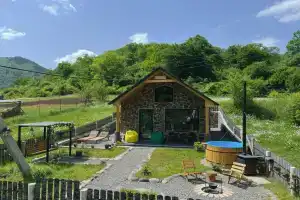 Частный дом Woodlandia Resort Borjomi with hot tub, Боржоми
