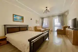 Квартира Люкс с балконом на Набережной Ялты, Ялта
