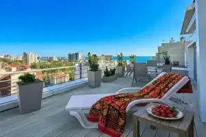 Квартира двухкомнатная с тeррасoй и потpяcaющим видoм, Сочи
