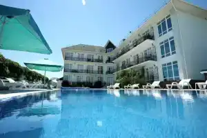 Вилла Кристина, Заозёрное