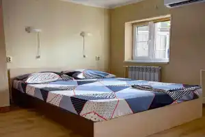 Апартаменты Двухкомнатные с двориком и парковкой, Ейск