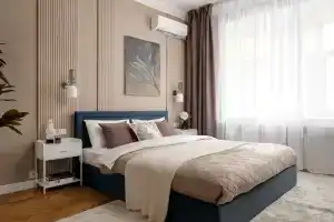 Квартира Четверка на Патриках в вишнёвых тонах