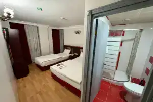 Red White Hotel, Стамбул