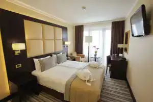 Premier Hotel Dnister, Львов