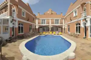 Lloyds Beach Club, Торревьеха
