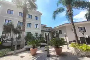 Buono Hotel, Неаполь